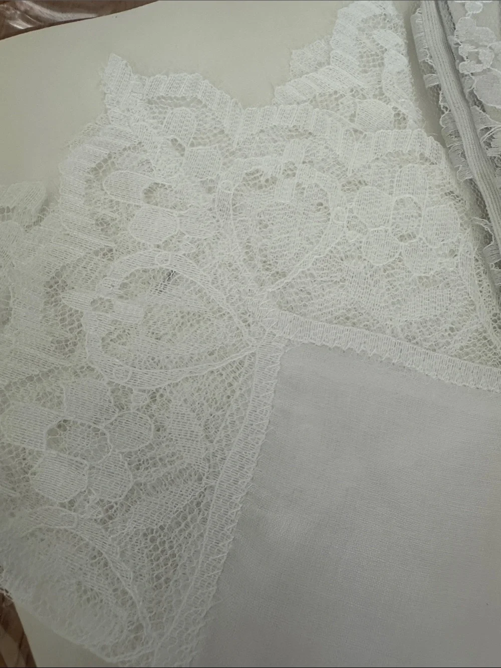 Montage Vintage White Lace Gloves & Handkerchief Set